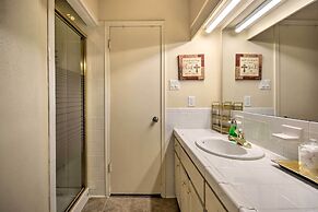 Quiet Rental w/ Balcony: 14 Mi to Downtown Houston