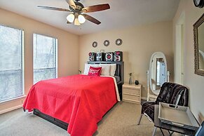 Quiet Rental w/ Balcony: 14 Mi to Downtown Houston
