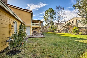 Quiet Rental w/ Balcony: 14 Mi to Downtown Houston