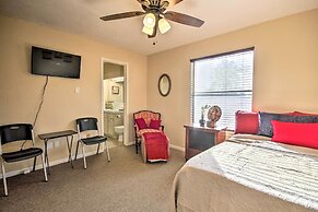 Quiet Rental w/ Balcony: 14 Mi to Downtown Houston