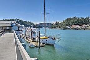 Cozy Beachouse: View & Deck, Steps From Skagit Bay