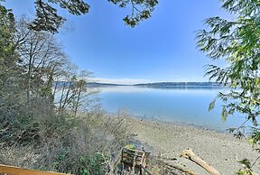 Cozy Beachouse: View & Deck, Steps From Skagit Bay