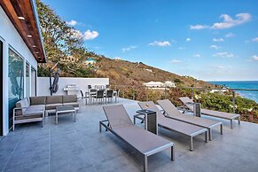 Luxury St Croix Home w/ Oceanfront Pool & Views