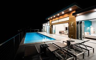 Luxury St Croix Home w/ Oceanfront Pool & Views