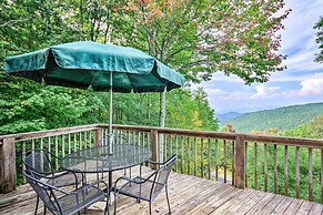 3 Mi to Beech Mtn: Treetop Cabin w/ Deck & Views