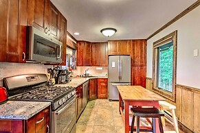 3 Mi to Beech Mtn: Treetop Cabin w/ Deck & Views