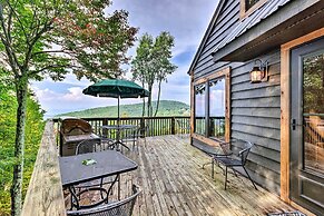 3 Mi to Beech Mtn: Treetop Cabin w/ Deck & Views