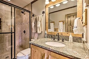 3 Mi to Beech Mtn: Treetop Cabin w/ Deck & Views