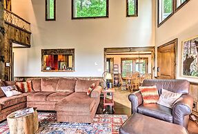 3 Mi to Beech Mtn: Treetop Cabin w/ Deck & Views