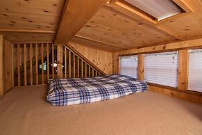 Family Cabin on 6 Acres w/ Lake Access & Hot Tub!