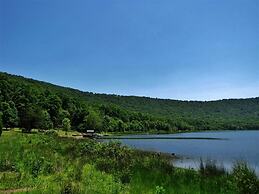 Family Cabin on 6 Acres w/ Lake Access & Hot Tub!