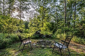 Family Cabin on 6 Acres w/ Lake Access & Hot Tub!