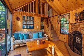 Family Cabin on 6 Acres w/ Lake Access & Hot Tub!