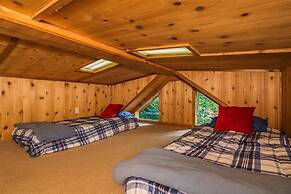 Family Cabin on 6 Acres w/ Lake Access & Hot Tub!