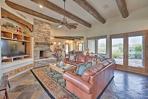 Cave Creek Oasis w/ Putting Green, Spa & Mtn View!