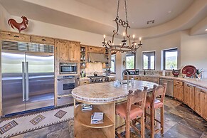 Cave Creek Oasis w/ Putting Green, Spa & Mtn View!