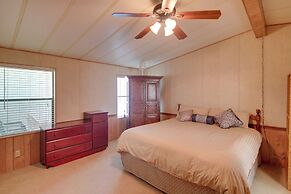 Bullhead City Home w/ Fire Pit - Walk to CO River!