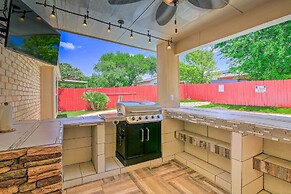 San Antonio Oasis w/ Hot Tub, Pool & Outdoor Bar!