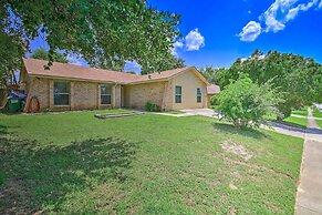 San Antonio Oasis w/ Hot Tub, Pool & Outdoor Bar!