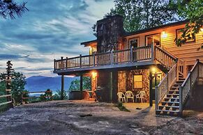 Secluded Mountain Home w/ Stunning Views & Deck!