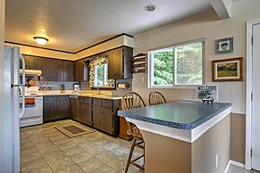 Secluded Mountain Home w/ Stunning Views & Deck!