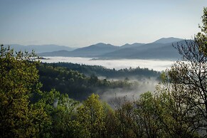 Secluded Mountain Home w/ Stunning Views & Deck!