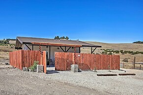 Cottage by the Lakes w/ Patio by Lake Nacimiento