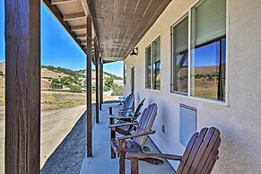 Cottage by the Lakes w/ Patio by Lake Nacimiento