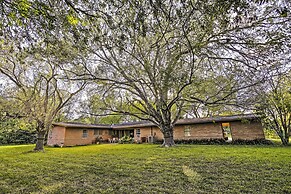 Mid-century Hideaway: Spacious Brownsville Home!