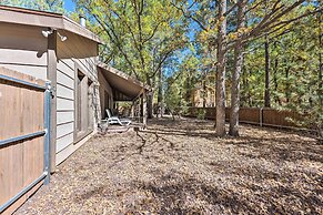 Spacious Pinetop Cabin w/ Deck - 7 Mi to Show Low!