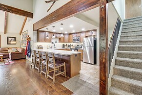 Spacious Cabin w/ Deck: 7 Mi to Show Low!