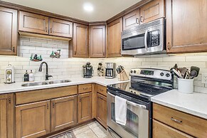 Spacious Cabin w/ Deck: 7 Mi to Show Low!