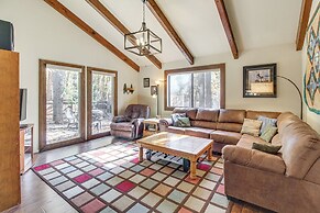 Spacious Cabin w/ Deck: 7 Mi to Show Low!