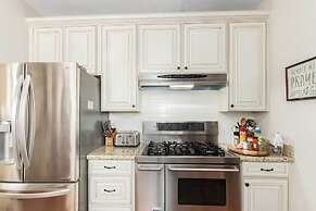 Walk to Dtwn: Historic Prescott Home w/ Yard!