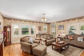 Walk to Dtwn: Historic Prescott Home w/ Yard!