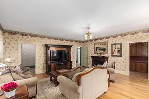 Walk to Dtwn: Historic Prescott Home w/ Yard!