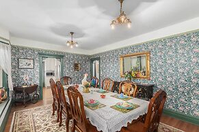 Walk to Dtwn: Historic Prescott Home w/ Yard!