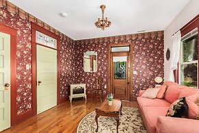 Walk to Dtwn: Historic Prescott Home w/ Yard!