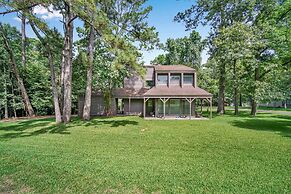Coldspring Cottage < 1 Mi to Lake Livingston!