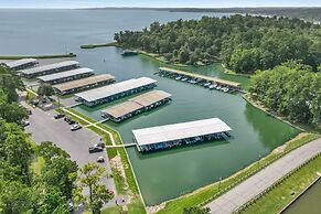 Coldspring Cottage < 1 Mi to Lake Livingston!