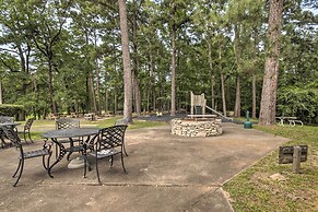 Coldspring Cottage < 1 Mi to Lake Livingston!