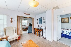 Twin Lakes Cottage: Walk to Elizabeth Lake!