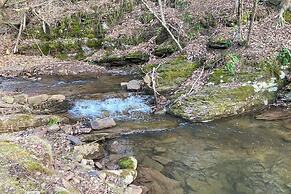 Serene Saxton Lodge: 7 Mi to Lake Raystown!