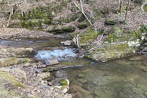 Serene Saxton Lodge: 7 Mi to Lake Raystown!