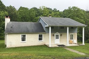 Serene Saxton Lodge: 7 Mi to Lake Raystown!