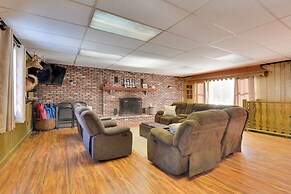 Serene Saxton Lodge: 7 Mi to Lake Raystown!
