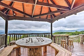 Modern Mountain-view Smokies Retreat w/ Balcony