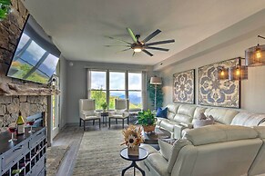 Modern Mountain-view Smokies Retreat w/ Balcony