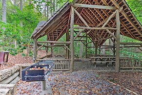 Modern Mountain-view Smokies Retreat w/ Balcony