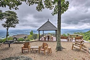 Modern Mountain-view Smokies Retreat w/ Balcony